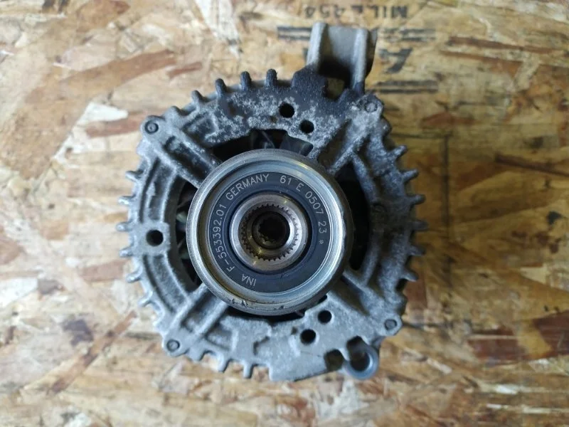 Генератор с обгонной муфтой 150а Volvo V70 2009 BW