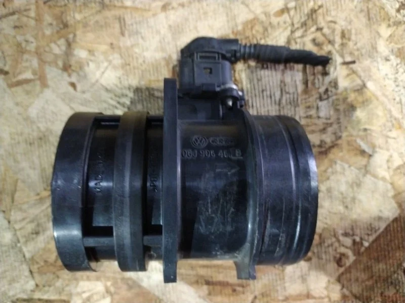 Датчик массового расхода воздуха дмрв Volkswagen Tiguan 2010 5N1