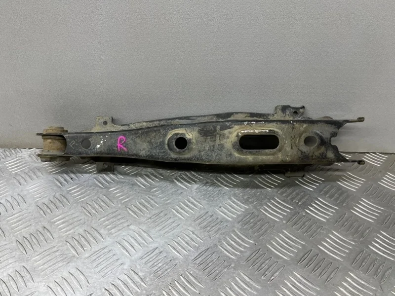 Рычаг нижний Lexus SC430 UZZ40