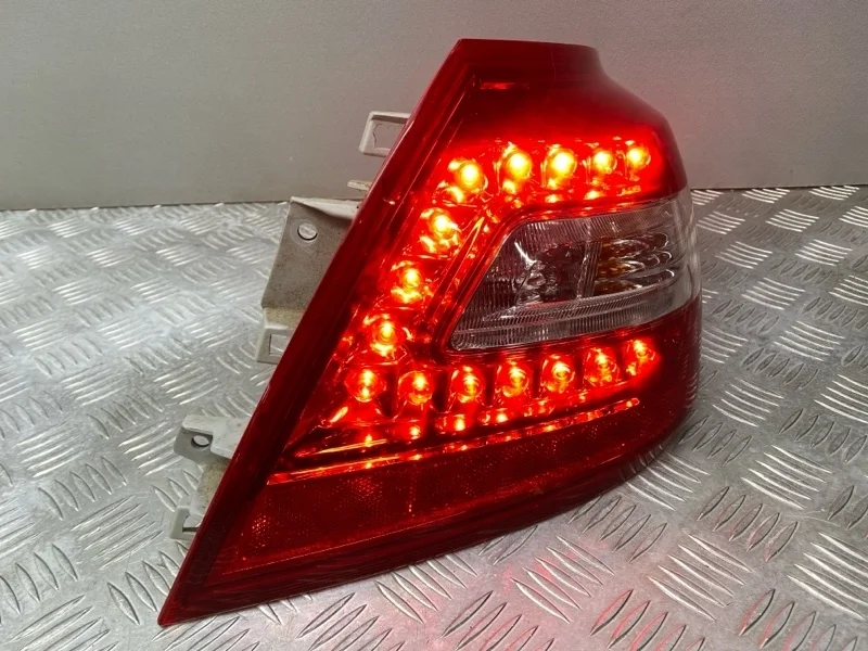 Фонарь Nissan Teana J32