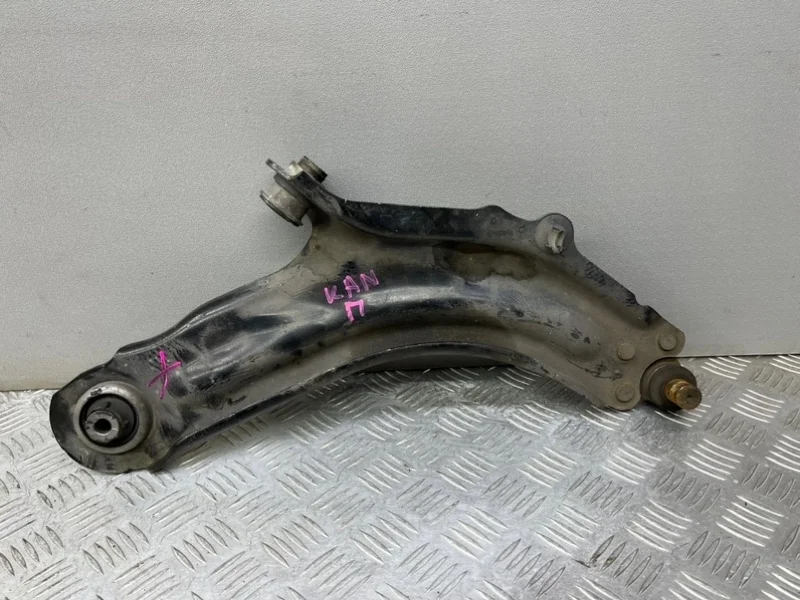 Рычаг нижний Renault Kangoo KW0