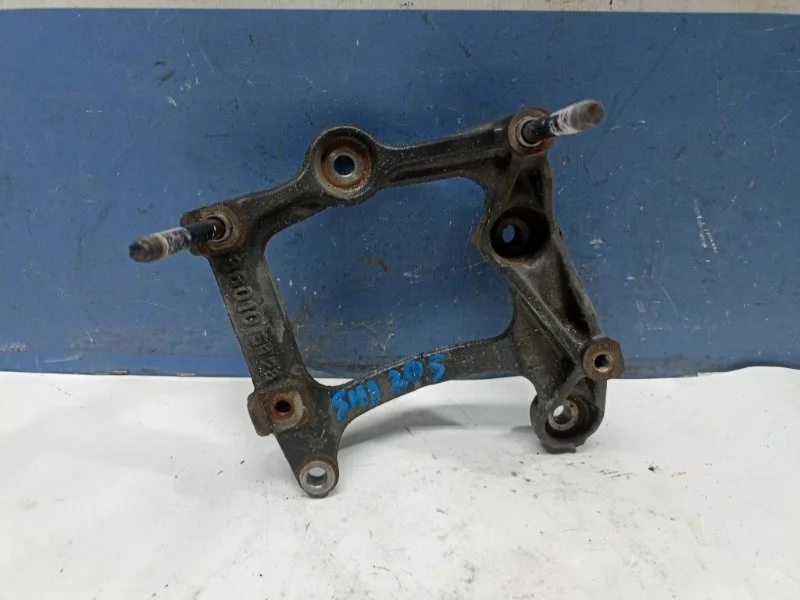 Кронштейн компрессора кондиционера Toyota Camry 2020 1250236010 ASV70 2.0 6AR-FSE