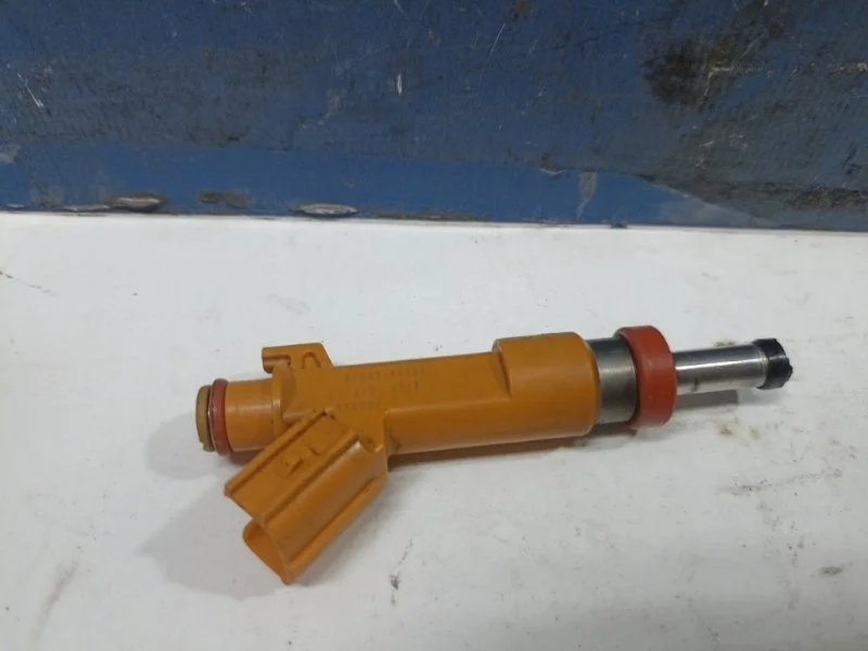 Форсунка топливная Toyota Camry 2020 2320939275 ASV70 2.0 6AR-FSE