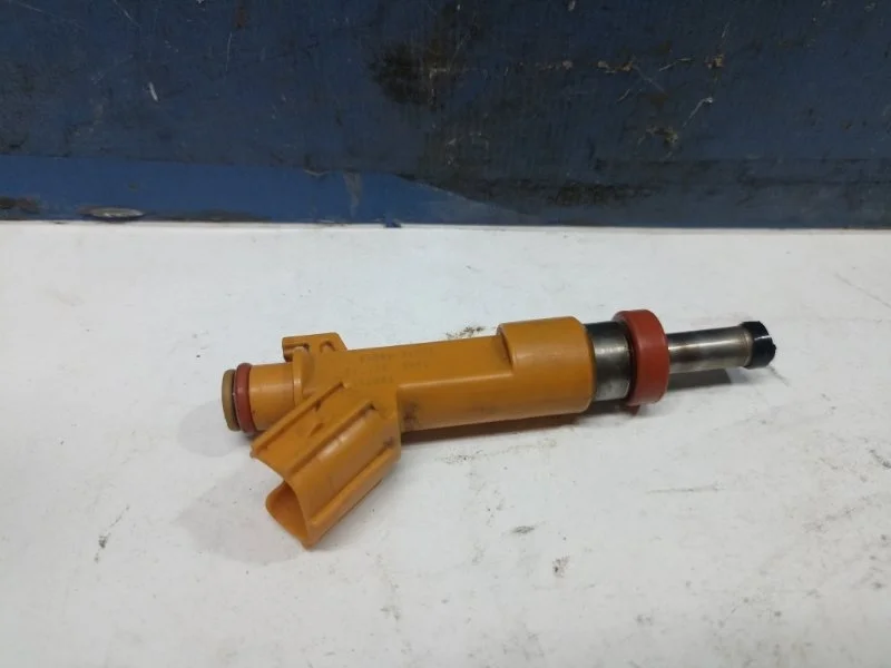 Форсунка топливная Toyota Camry 2020 2320939275 ASV70 2.0 6AR-FSE