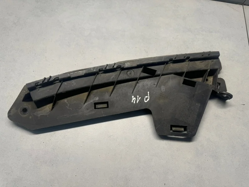 Кронштейн переднего бампера Volvo XC70 2015