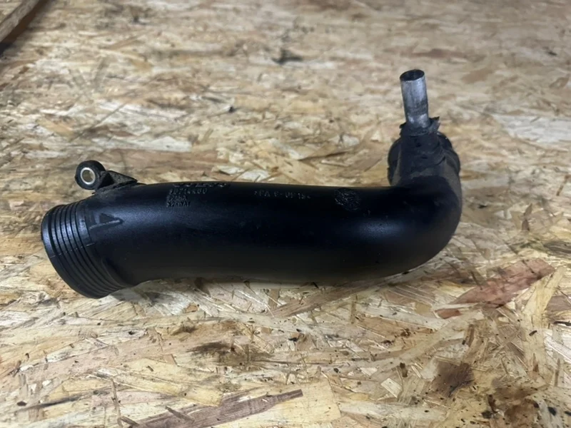 Патрубок воздушного фильтра Volvo XC90 2012