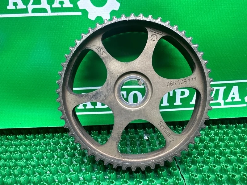 Шестерня распредвала Volkswagen 06B109111