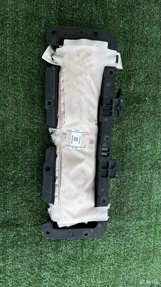 Подушка безопасности в колени mercedes a1668600102