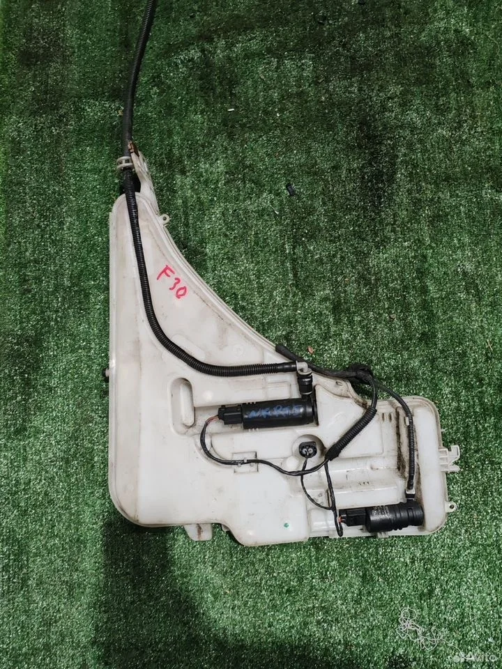 Бачок стеклоомывателя в сборе bmw f30 61667241672