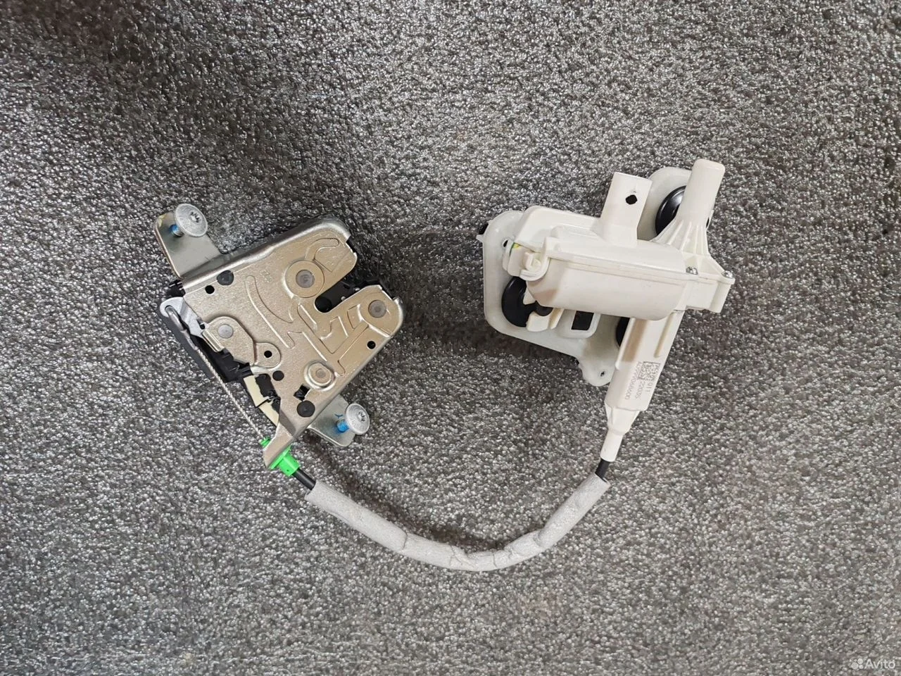 Замок багажника в сборе mercedes a0997400600 22г,в