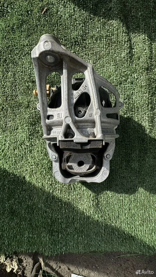 Подушка двс левая vоlkswаgеn тоuаrеg 3.0 tdi 2018