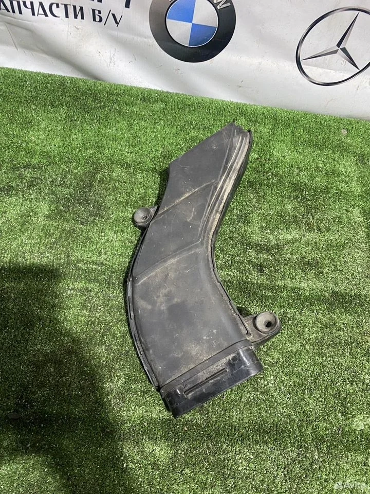 Дефлектор воздушный правый mercedes a2760902637