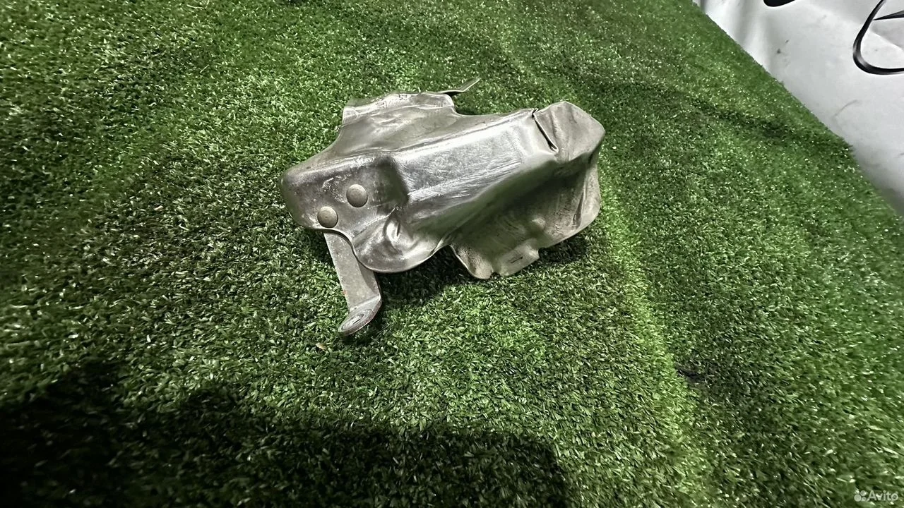Тепловой экран турбины слева mercedes gle w166