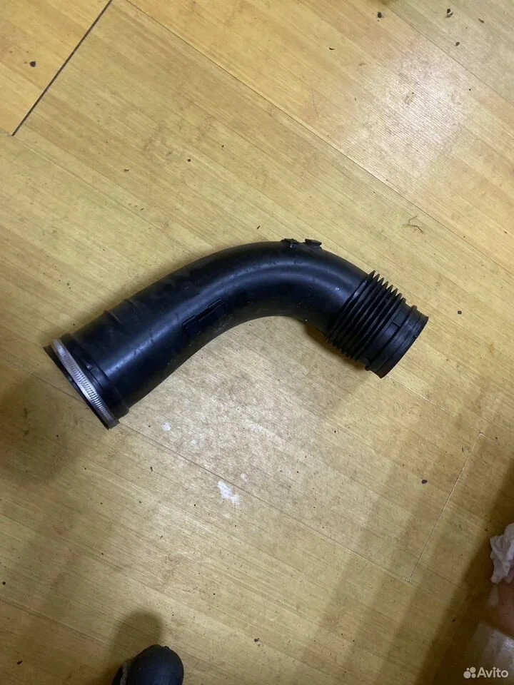 Патрубок воздушного фильтра bmw 13718512381
