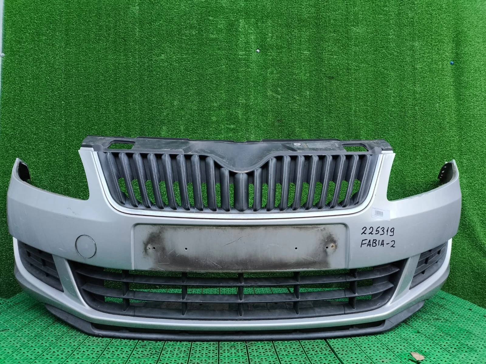 Бампер SKODA FABIA 2 2010- передний серый б/у FABIA 2(2007-2015)