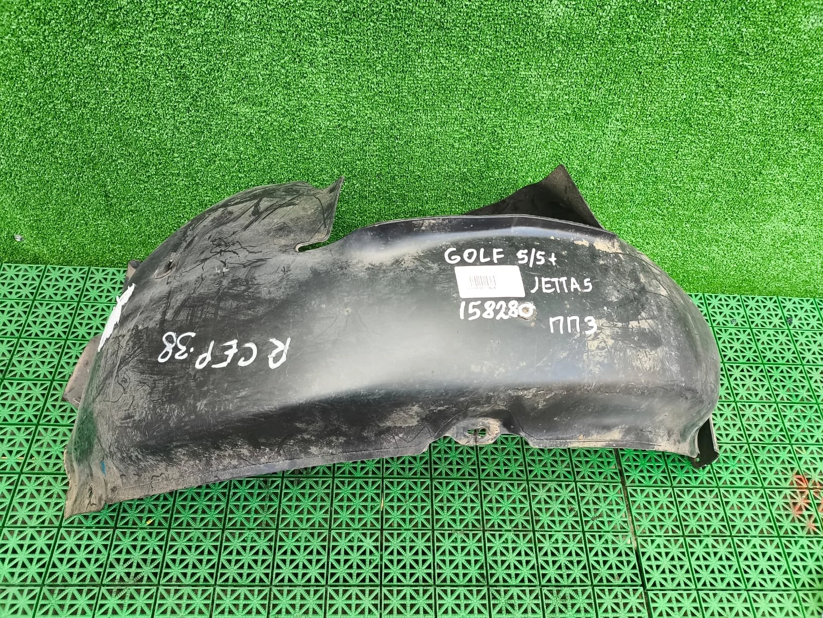 Подкрылок, локер VOLKSWAGEN GOLF 5/5+, JETTA 5 2004- передний правый (задняя часть) б/у GOLF 5(2004-2009);GOLF 5+(2005-2014);JETTA 5(2005-2009)