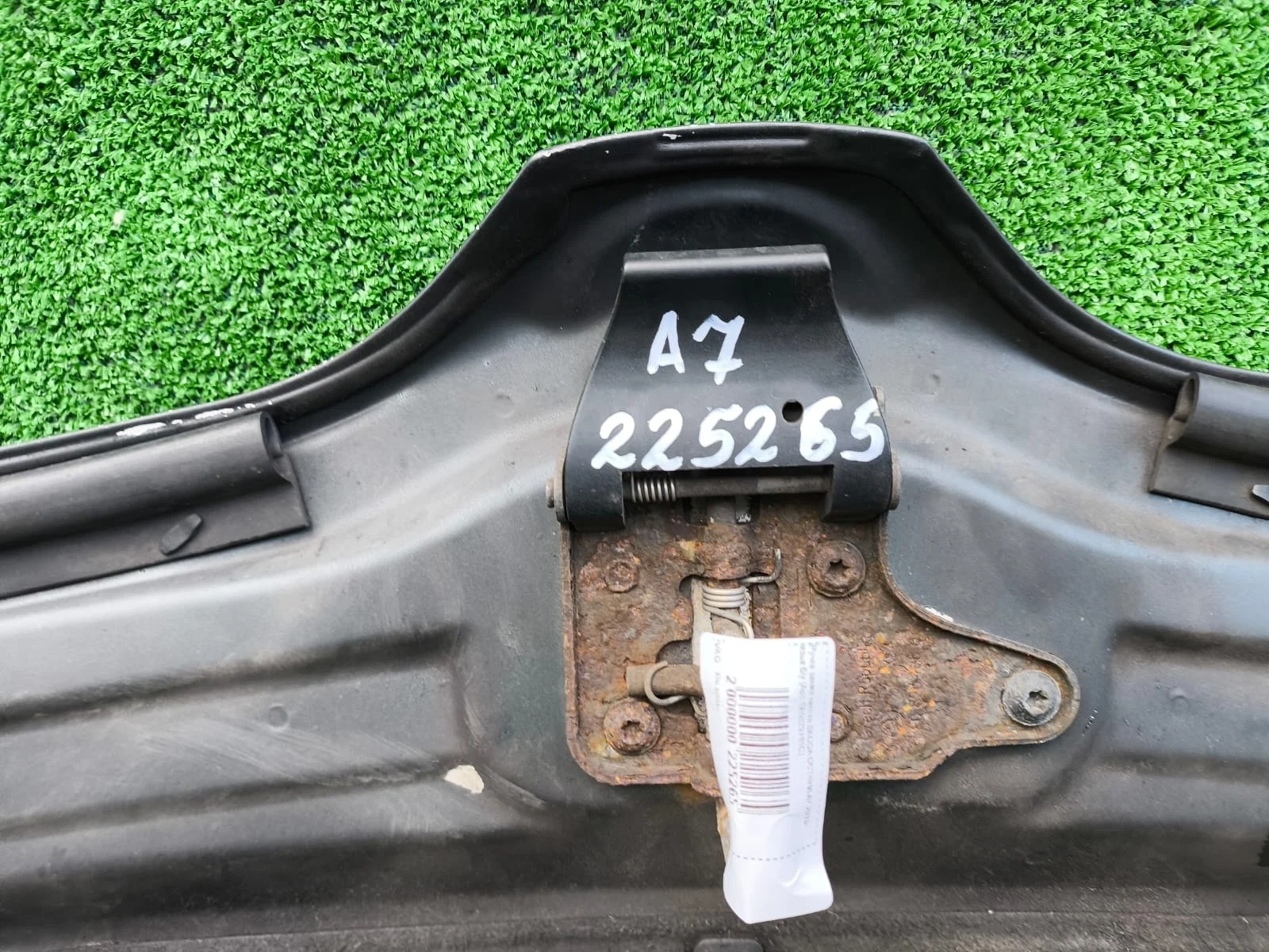 Ручка замка капота SKODA OCTAVIA A7 2013- язык б/у OCTAVIA A7(2013-