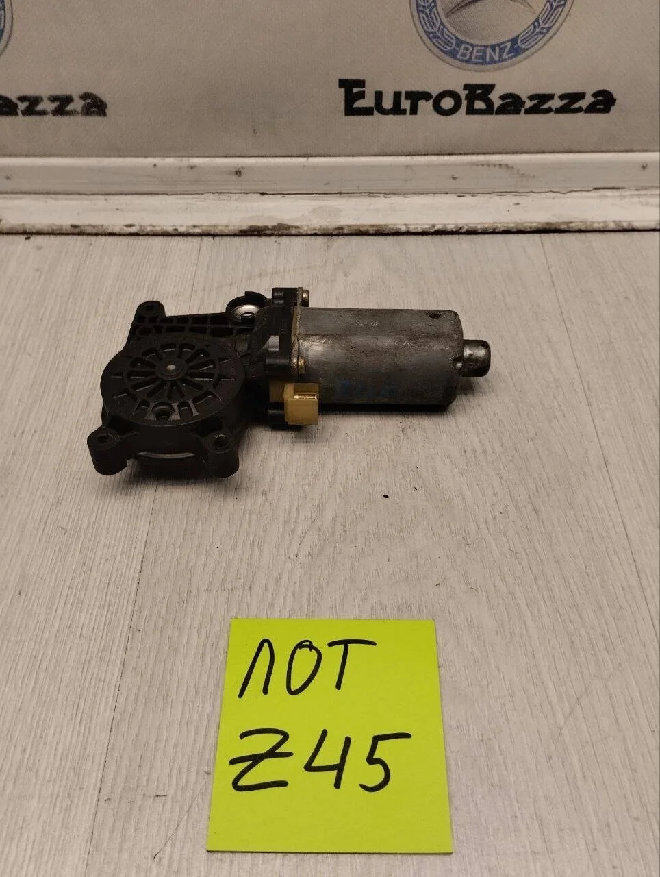 Моторчик стеклоподъемника задний Mercedes W210