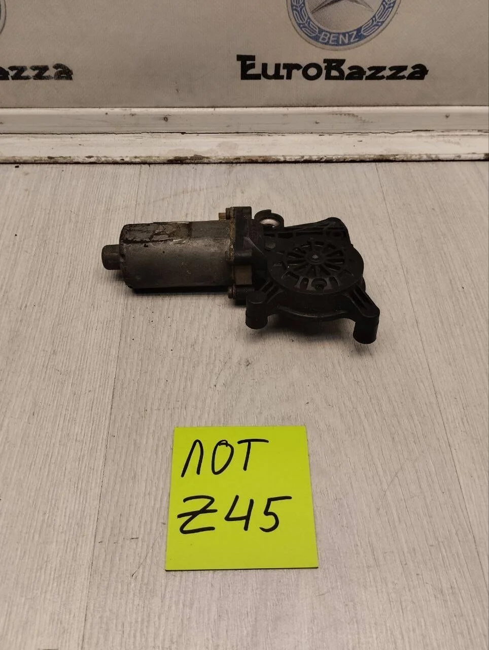 Моторчик стеклоподъемника передний Mercedes W210