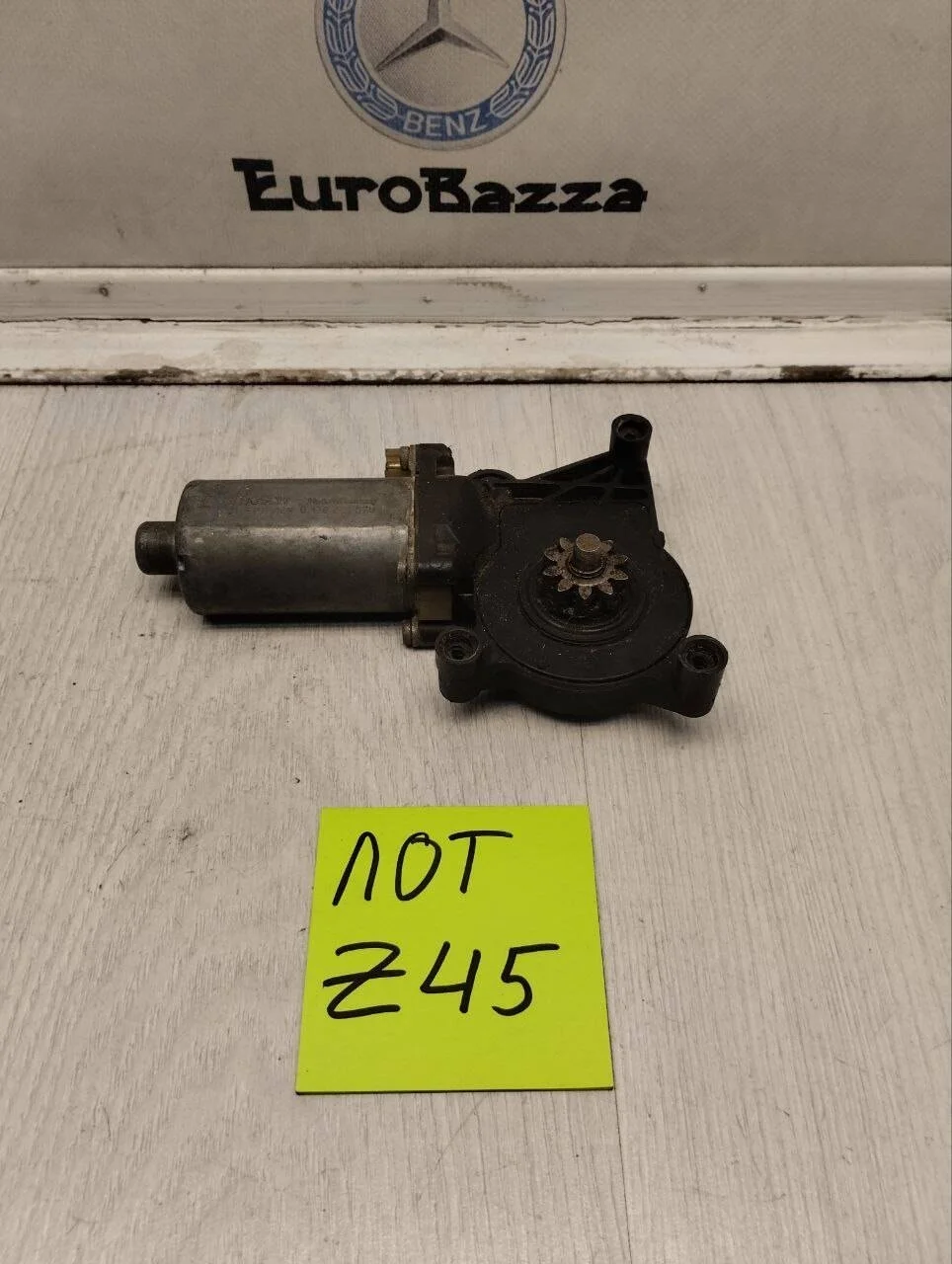 Моторчик стеклоподъемника задний Mercedes W210