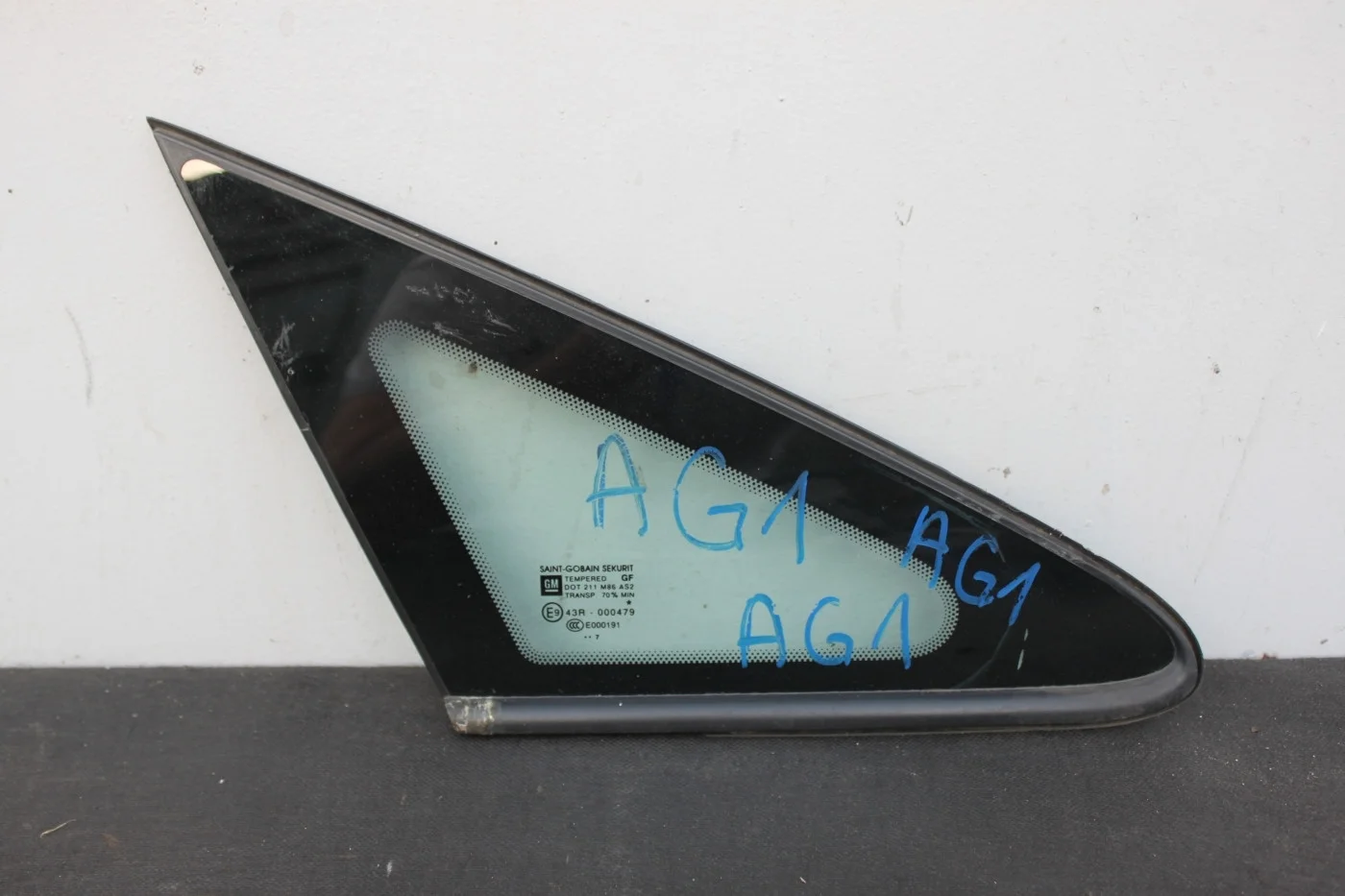 Форточка передняя правая б/у Опель Корса Д