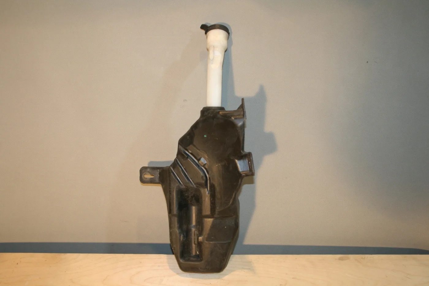 Бачок омывателя с горловиной Опель Астра J