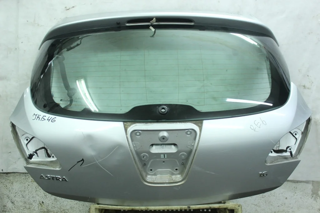 Крышка багажника хэтчбек вмятина Opel Astra J