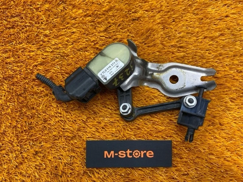 Датчик высоты дорожного просвета Audi Q7 2007 7L0616213D 4L BAR, задний