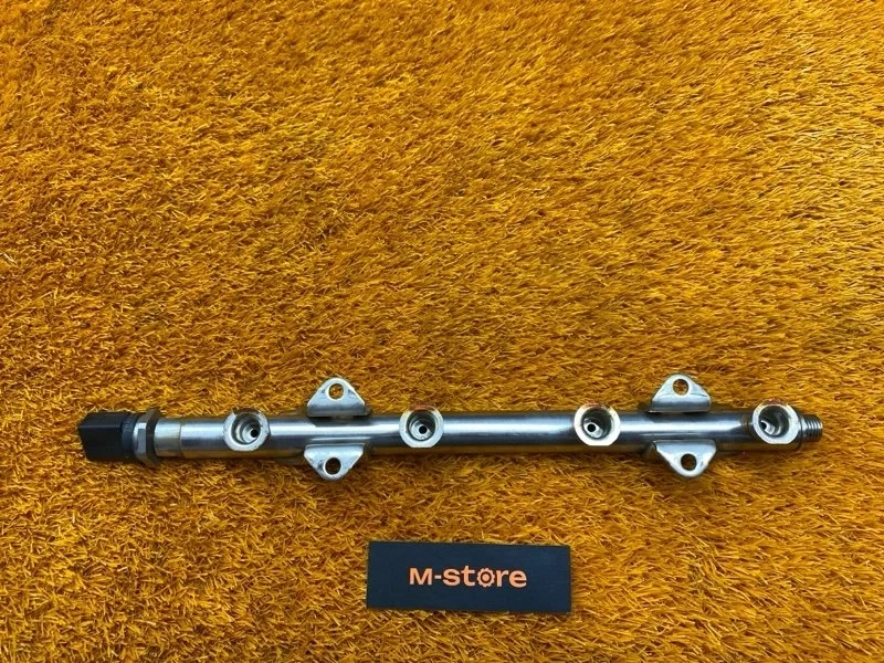 Топливная рампа Audi A3 2014 04E133320D 8V CXS