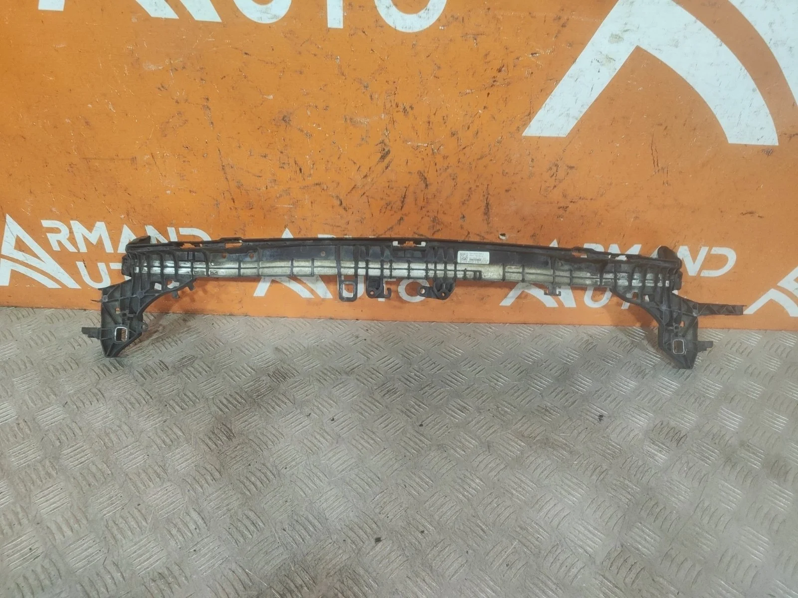 Кронштейн радиатора верхний Mercedes -Class 2016-нв W213, S213, C238