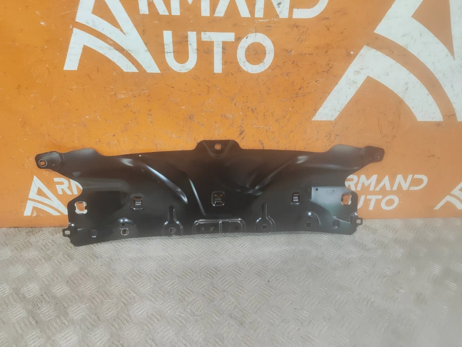 Панель передняя (суппорт радиатора) верхняя BMW 5 series 2016-нв G30 G31