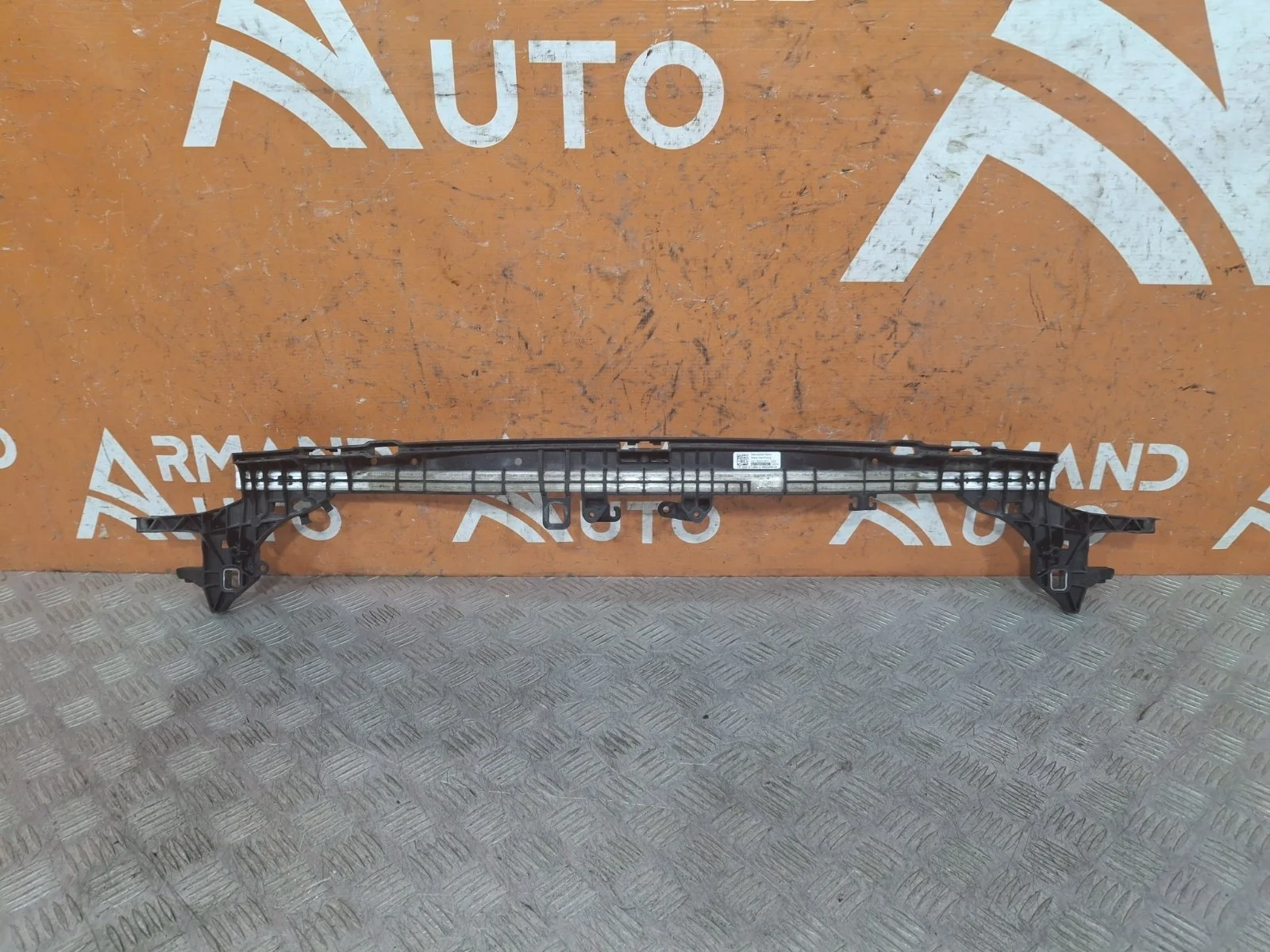 Кронштейн радиатора верхний Mercedes -Class 2016-нв W213, S213, C238