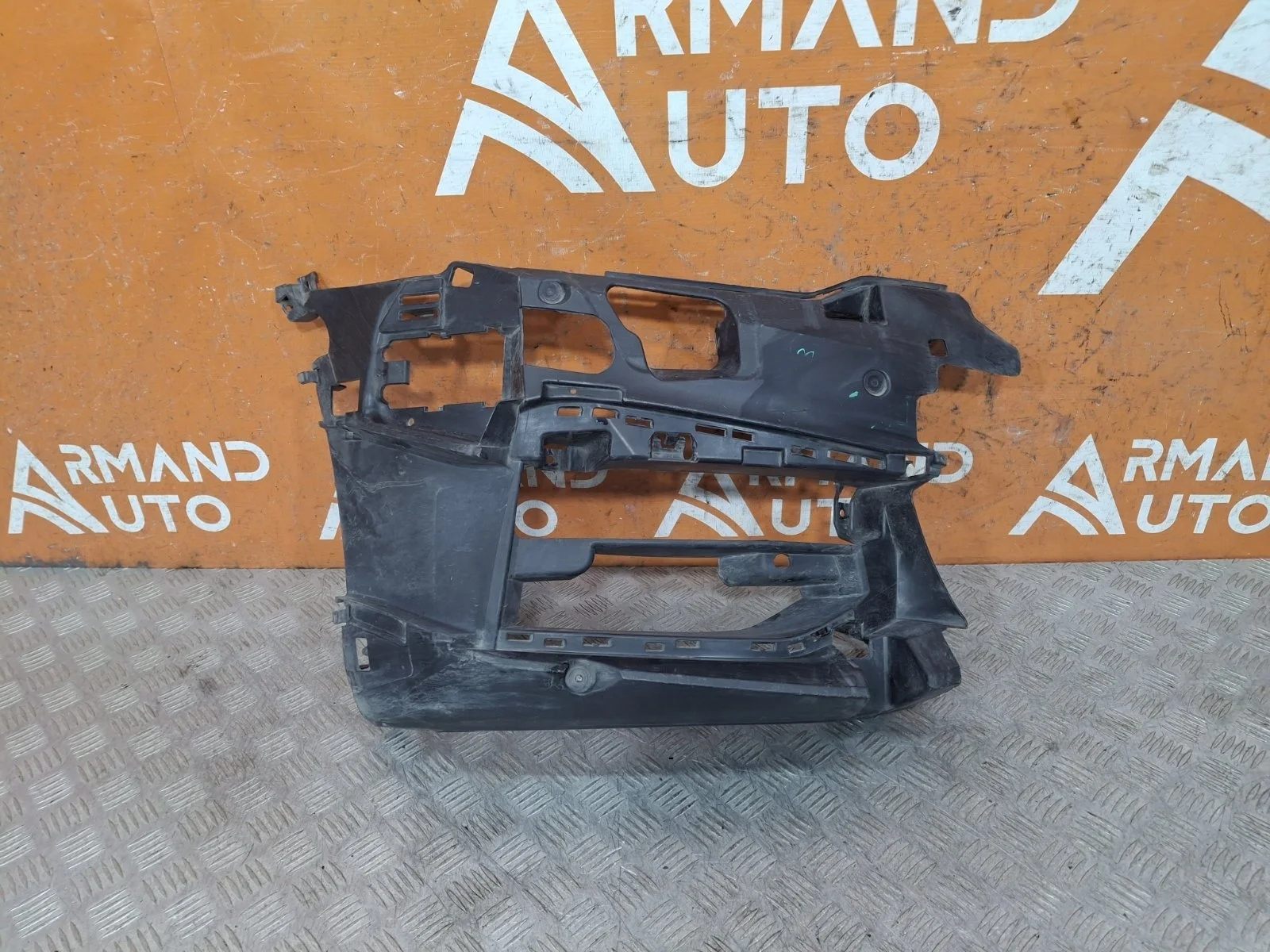 Кронштейн бампера BMW 5 series 2016-нв G30 G31