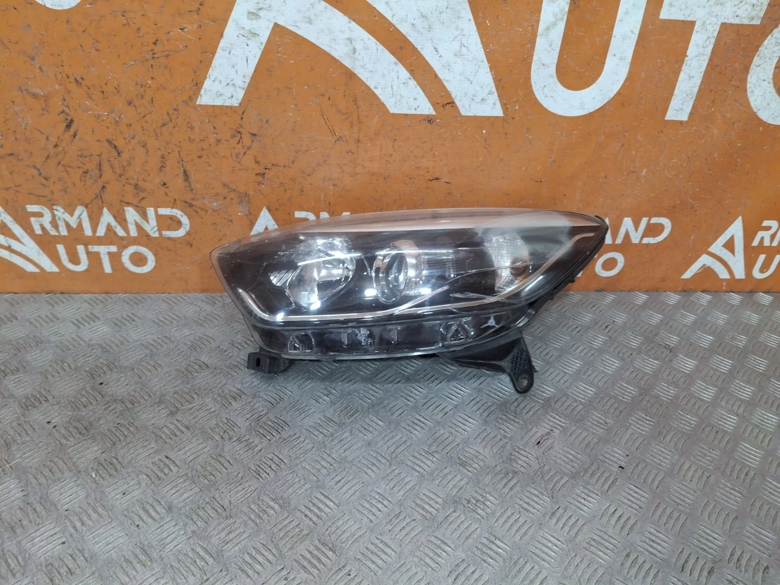 Фара Renault Kaptur 2016-2022