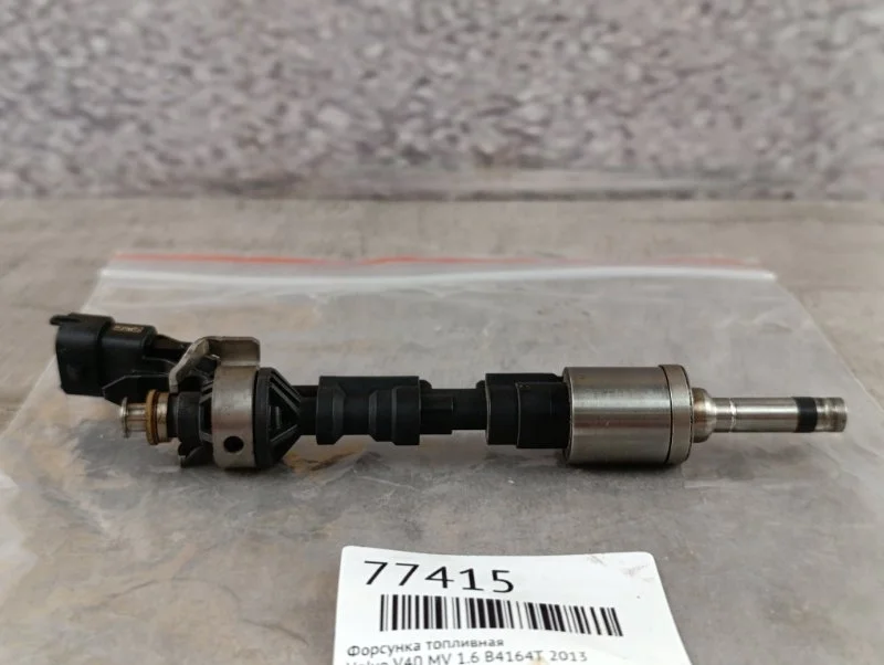 Форсунка топливная Volvo V40 2013 MV