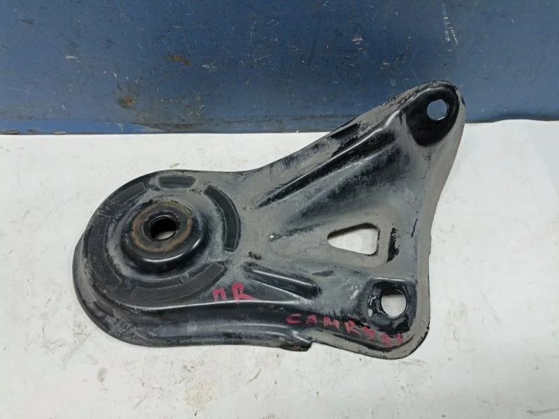 Кронштейн подрамника Toyota Camry 2015 5103506020 ASV50 2.5 2AR-FE, задний правый