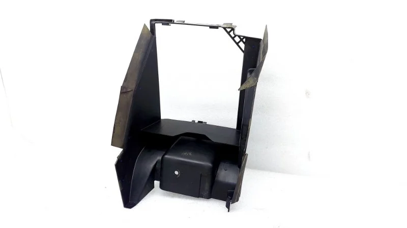 Воздуховод радиатора \ дефлектор Range Rover Vogue 2014 L405