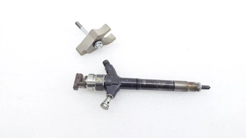 Форсунка топливная Toyota Land Cruiser 2008