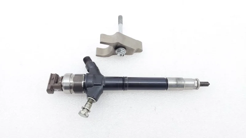 Форсунка топливная Toyota Land Cruiser 2008