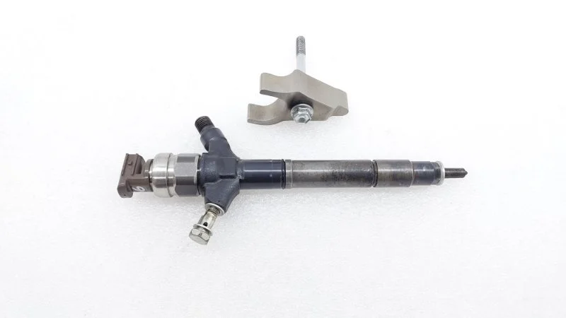 Форсунка топливная Toyota Land Cruiser 2008