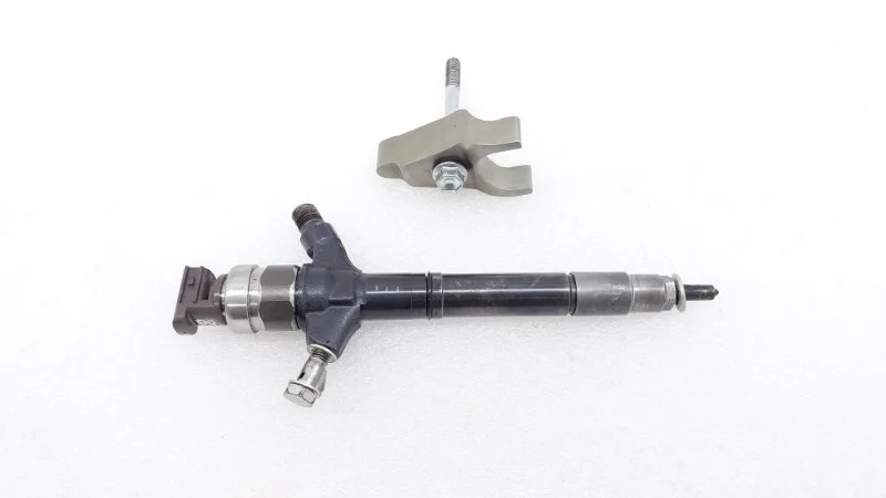 Форсунка топливная Toyota Land Cruiser 2008