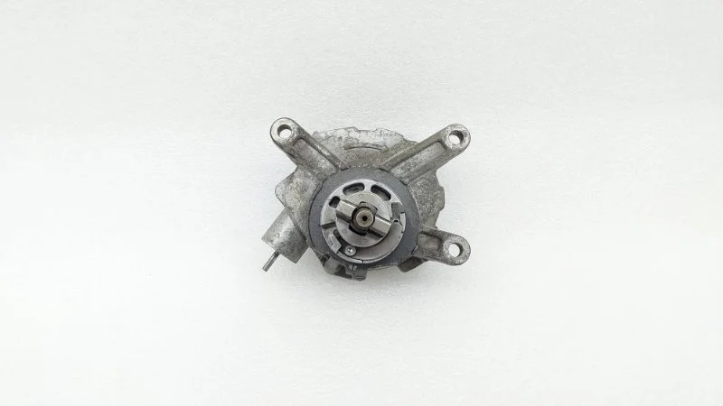 Насос вакуумный Toyota Land Cruiser 2008