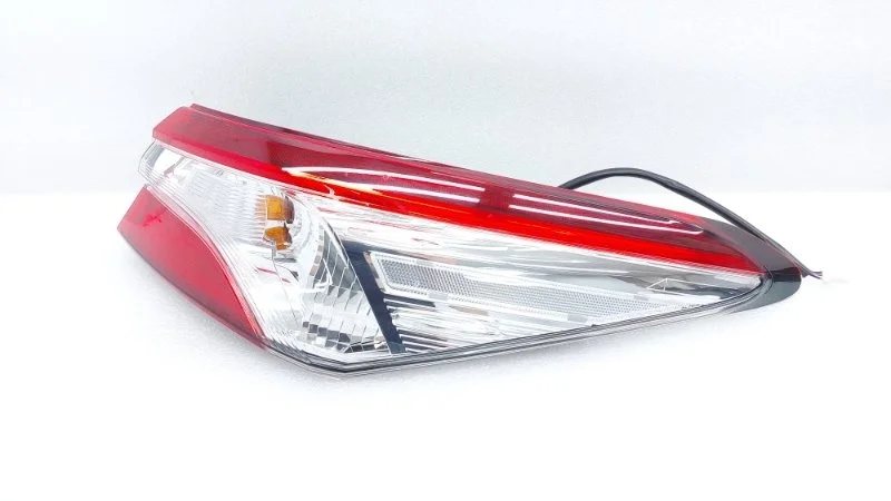 Фонарь Toyota Camry 2019 70