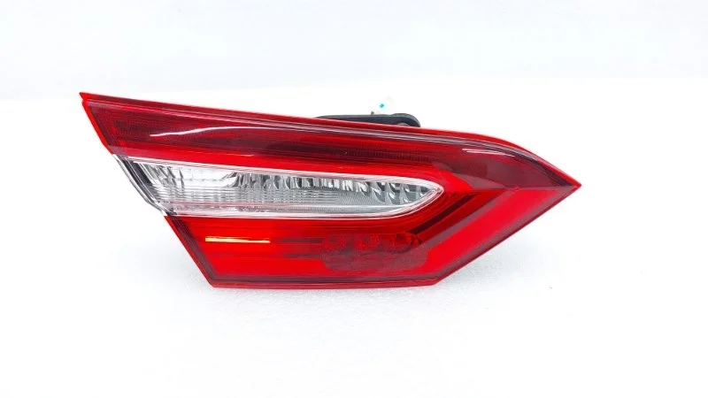 Фонарь Toyota Camry 2019 70