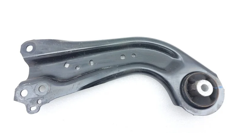 Рычаг продольный Toyota Camry 2019 70