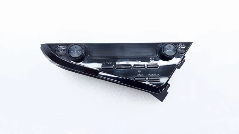 Блок управления климат контролем Toyota Camry 2019 70