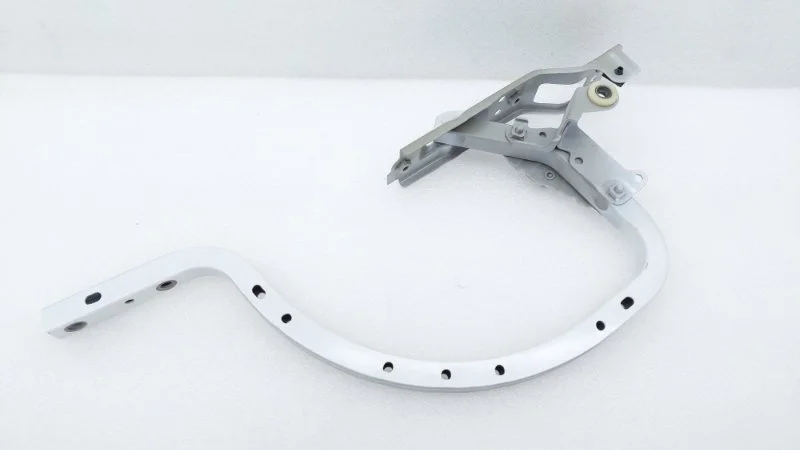 Петля крышки багажника Toyota Camry 2019 70