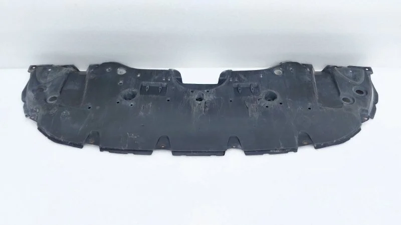 Пыльник бампера Toyota Camry 2019 70