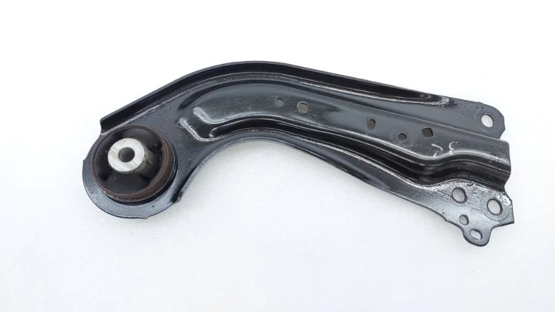 Рычаг продольный Toyota Camry 2019 70