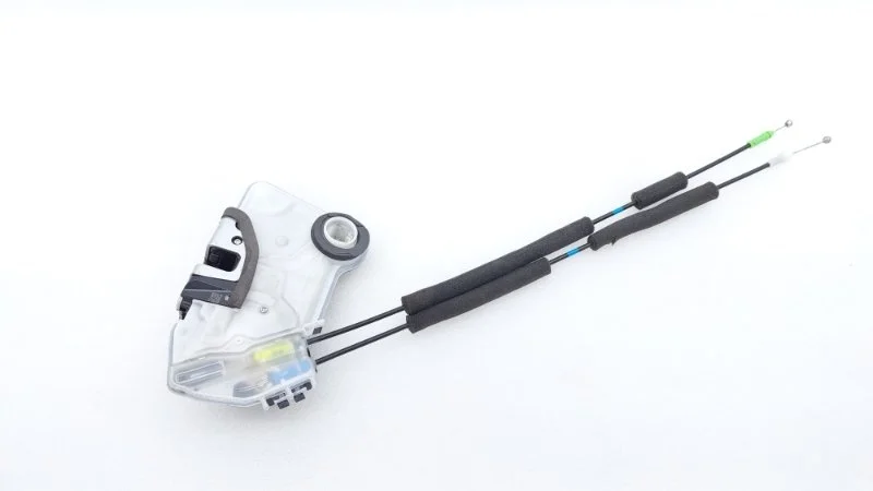 Замок двери Toyota Camry 2019 70